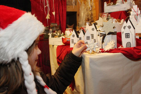 Zweitägiger Weihnachtsmarkt im Brunsbüttler Hüttendorf