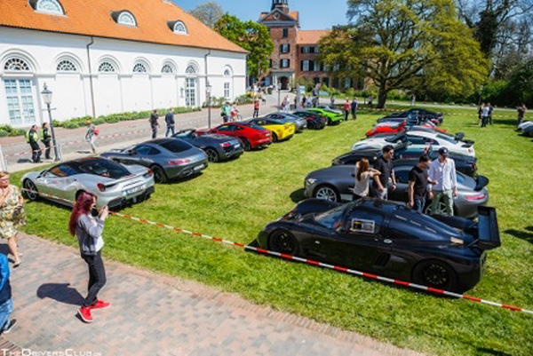 Italienische Autos auf dem Eutiner Schlossplatz