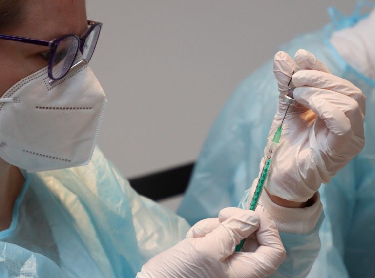 Impfen ohne Termin: Mobile Impf-Teams stehen ab morgen auf den Campi der Hochschulen in Schleswig-Holstein