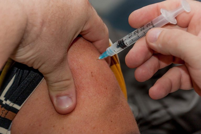 Berufsbildende Schulen in Flensburg, Preetz, Steinburg, Oldenburg und Segeberg starten mit Corona-Impfungen durch mobile Impfteams