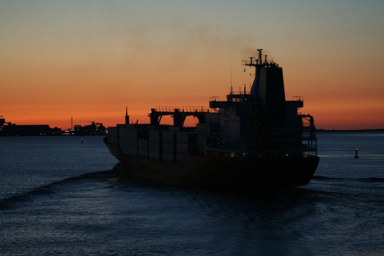Ölverunreinigung: Nord-Ostsee-Kanal bleibt bis mindestens 3. Januar 2023 geschlossen