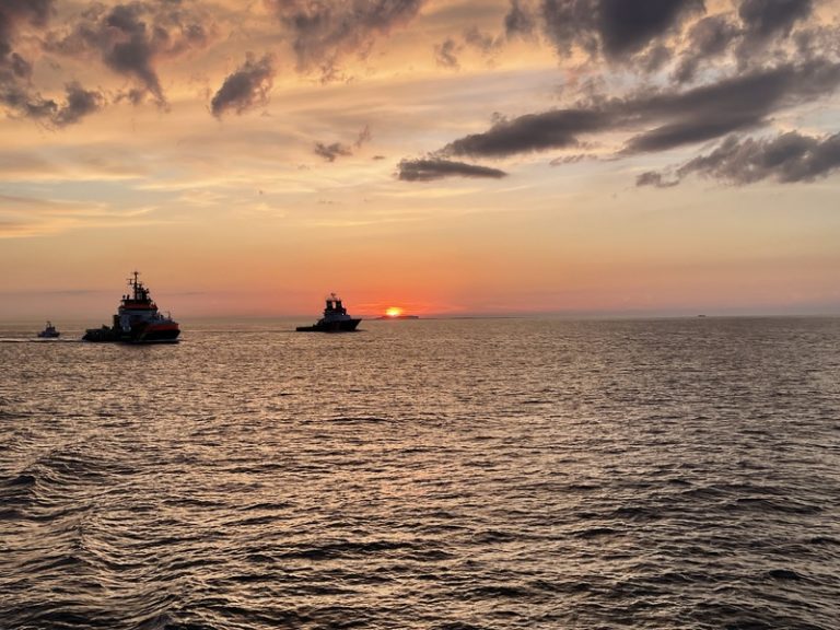 Tragische Nacht in der Nordsee: Schlauchbootfahrer vor Cuxhaven und Segler vor Amrum vermisst
